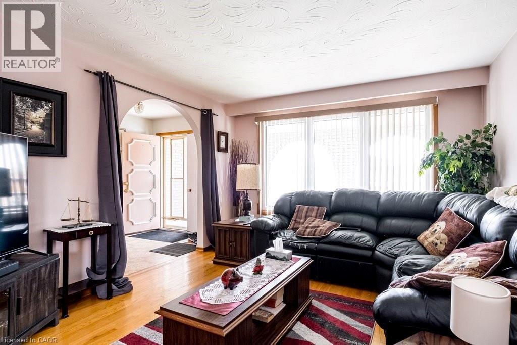2 VILLAGE Drive, Hamilton, Ontario, L8E3M8 — Photo 10