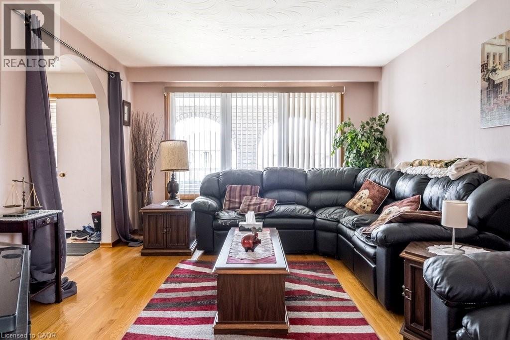 2 VILLAGE Drive, Hamilton, Ontario, L8E3M8 — Photo 11