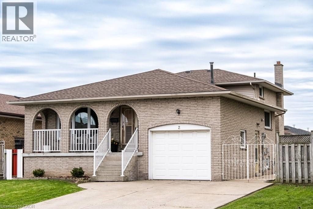 2 VILLAGE Drive, Hamilton, Ontario, L8E3M8 — Photo 2