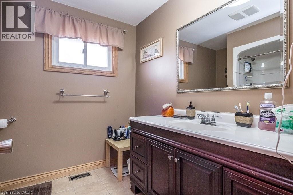 2 VILLAGE Drive, Hamilton, Ontario, L8E3M8 — Photo 24