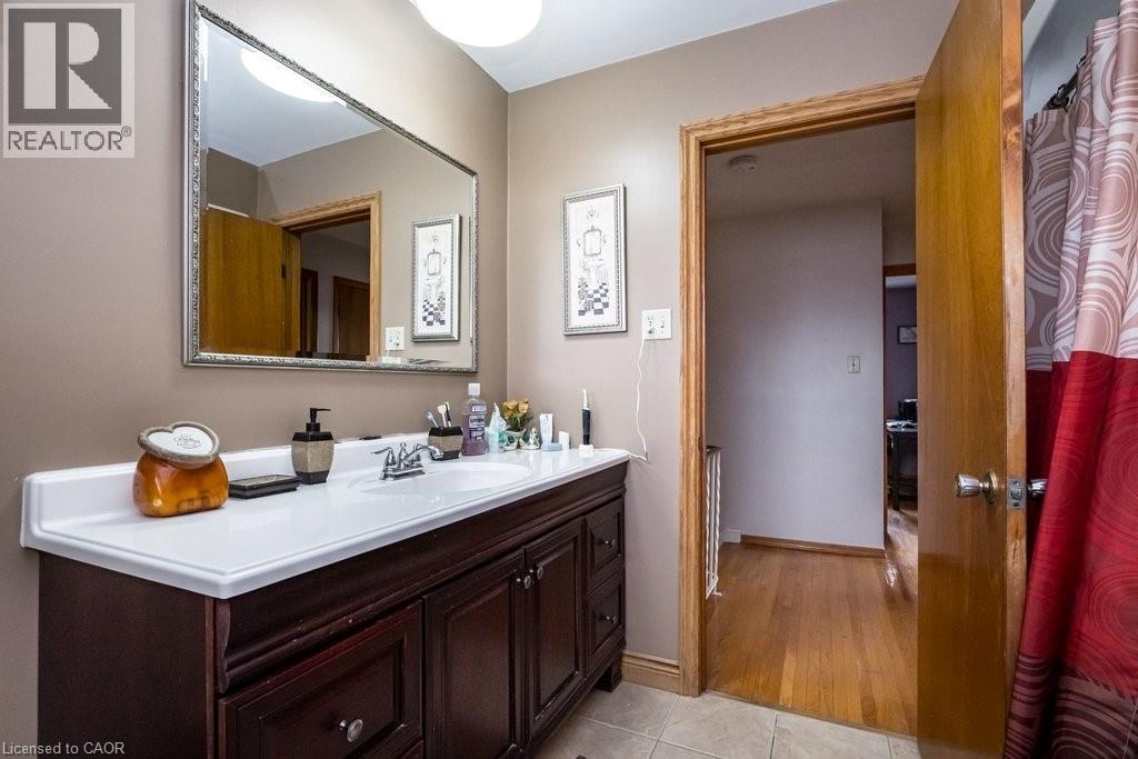 2 VILLAGE Drive, Hamilton, Ontario, L8E3M8 — Photo 25