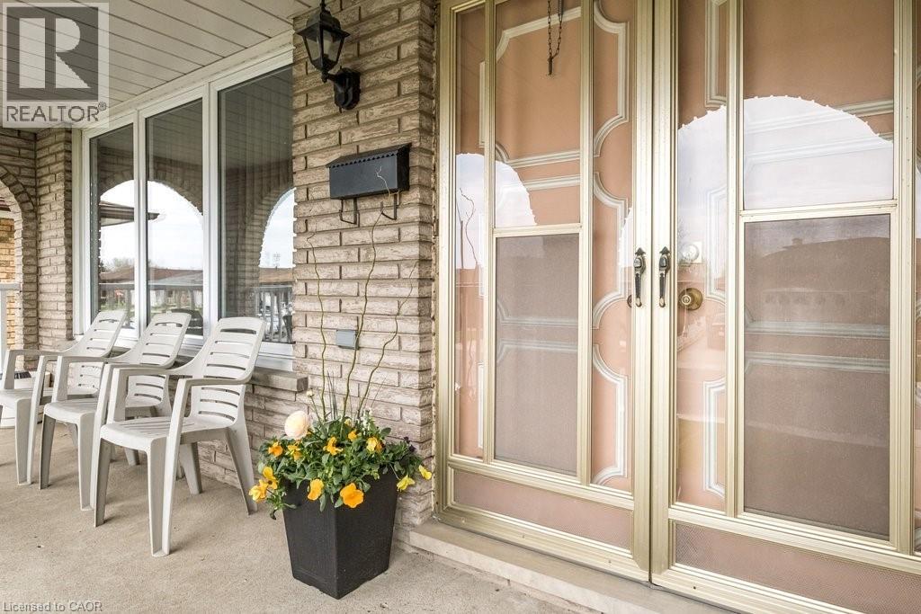 2 VILLAGE Drive, Hamilton, Ontario, L8E3M8 — Photo 4