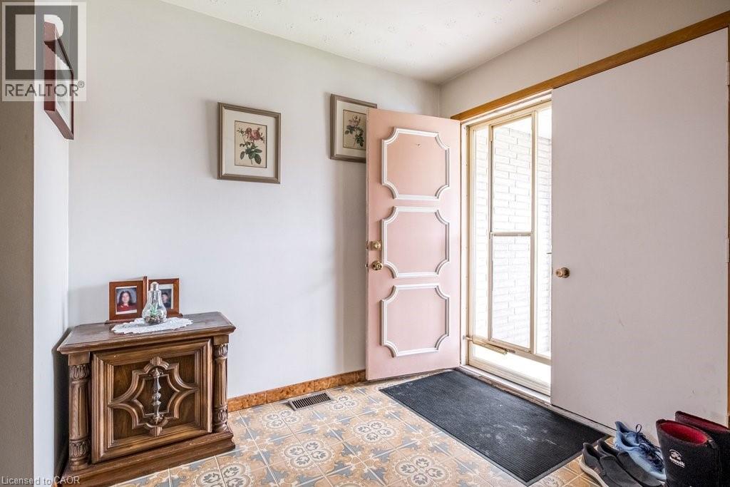 2 VILLAGE Drive, Hamilton, Ontario, L8E3M8 — Photo 7