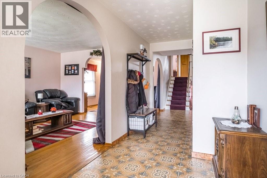 2 VILLAGE Drive, Hamilton, Ontario, L8E3M8 — Photo 8