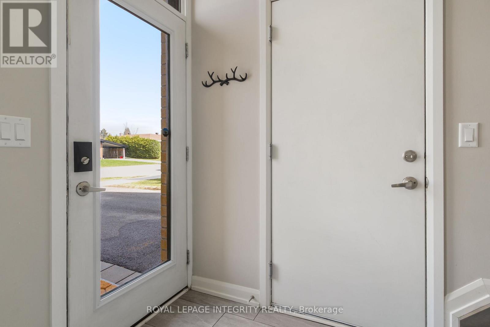 2722 DRAPER AVENUE, Ottawa, Ontario, K2H0C4 — Photo 4