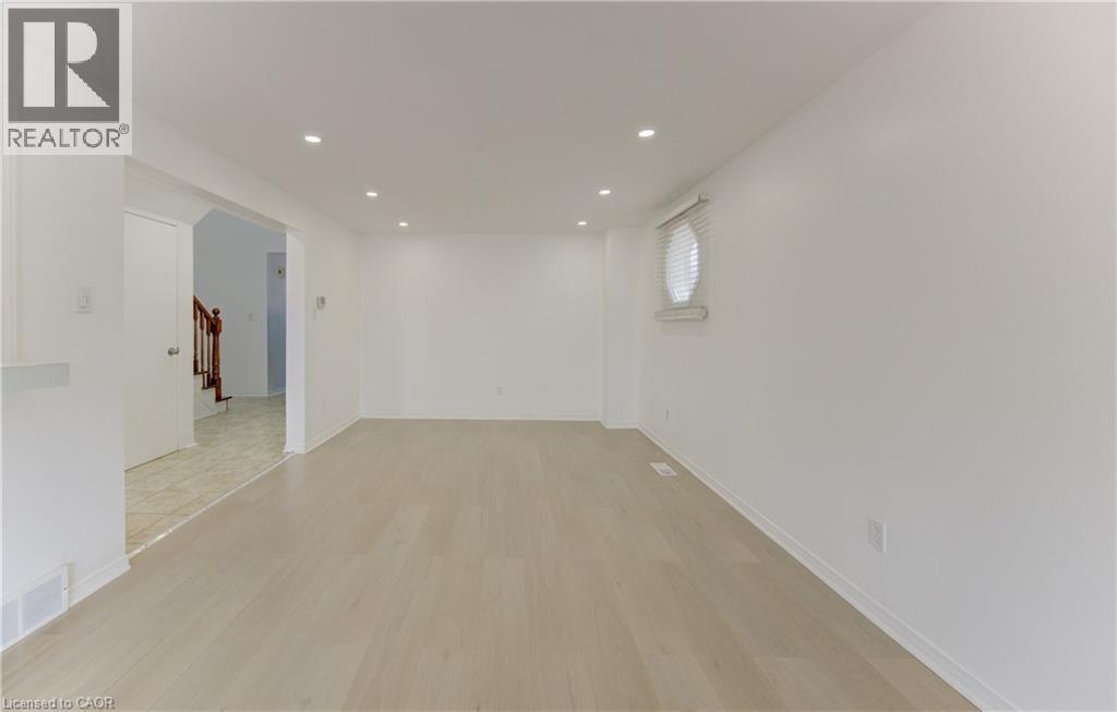 51 CAMROSE Court, Kitchener, Ontario, N2M5J4 — Photo 12