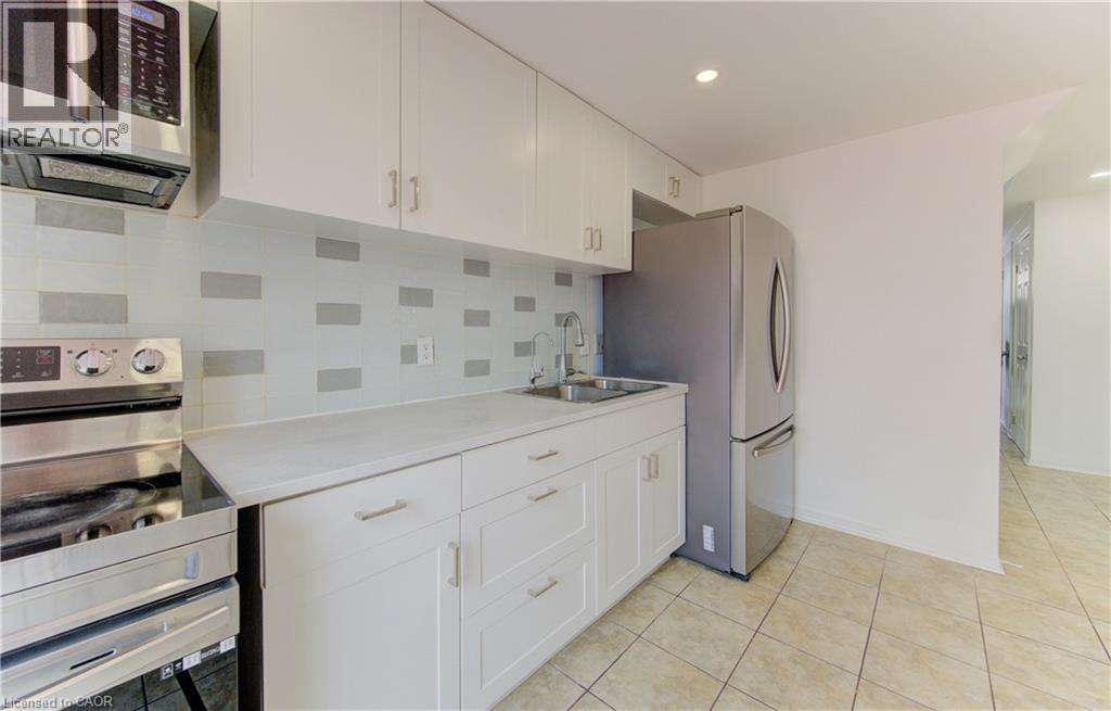 51 CAMROSE Court, Kitchener, Ontario, N2M5J4 — Photo 16