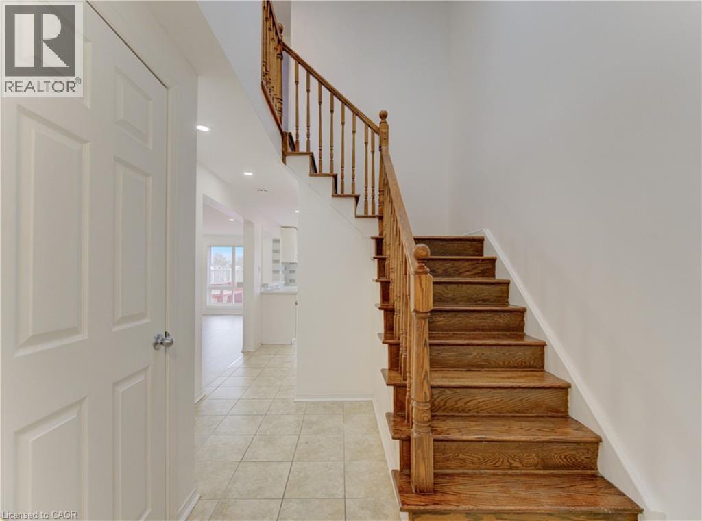 51 CAMROSE Court, Kitchener, Ontario, N2M5J4 — Photo 4