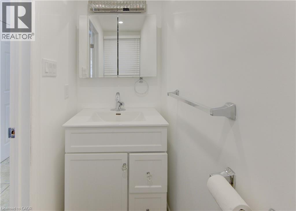 51 CAMROSE Court, Kitchener, Ontario, N2M5J4 — Photo 6