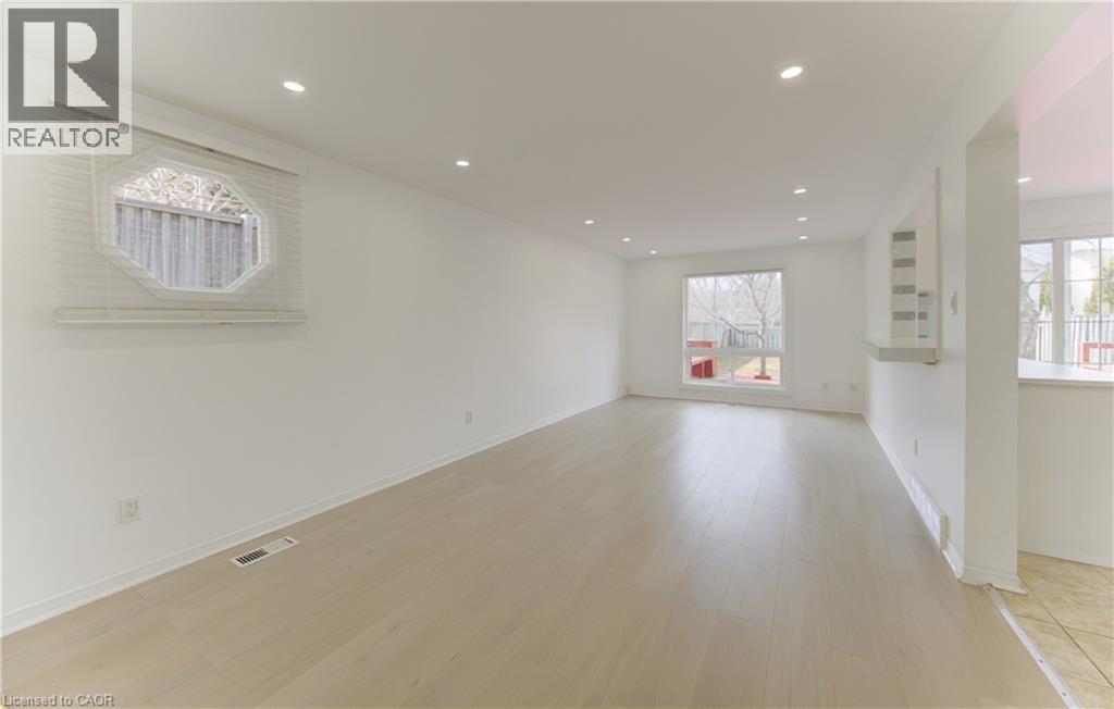 51 CAMROSE Court, Kitchener, Ontario, N2M5J4 — Photo 9