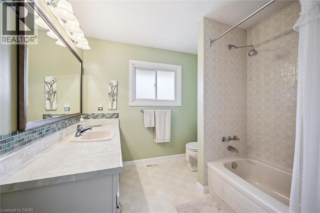 233 LAURENTIAN Drive, Kitchener, Ontario, N2E2G5 — Photo 17