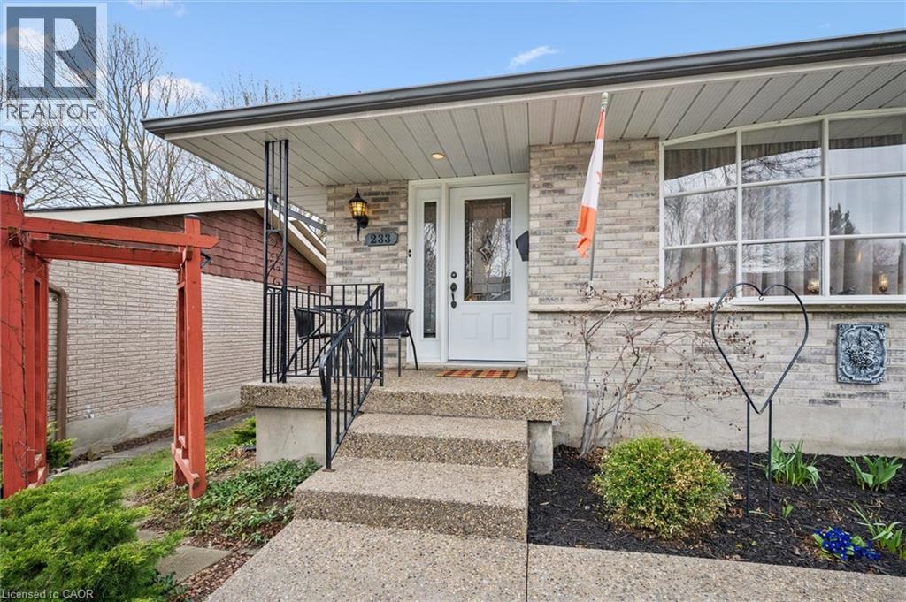 233 LAURENTIAN Drive, Kitchener, Ontario, N2E2G5 — Photo 2