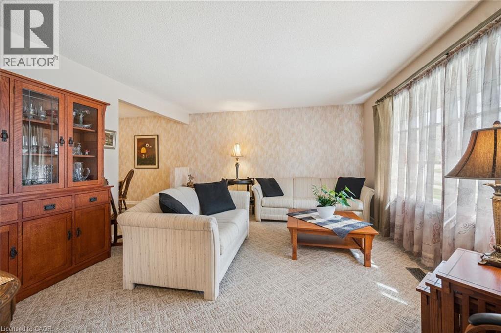 233 LAURENTIAN Drive, Kitchener, Ontario, N2E2G5 — Photo 3