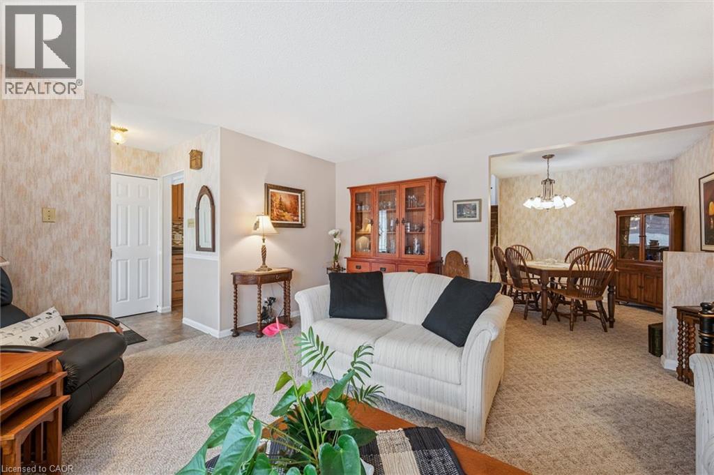 233 LAURENTIAN Drive, Kitchener, Ontario, N2E2G5 — Photo 4