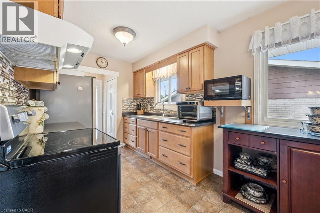 233 LAURENTIAN Drive, Kitchener, Ontario, N2E2G5 — Photo 8