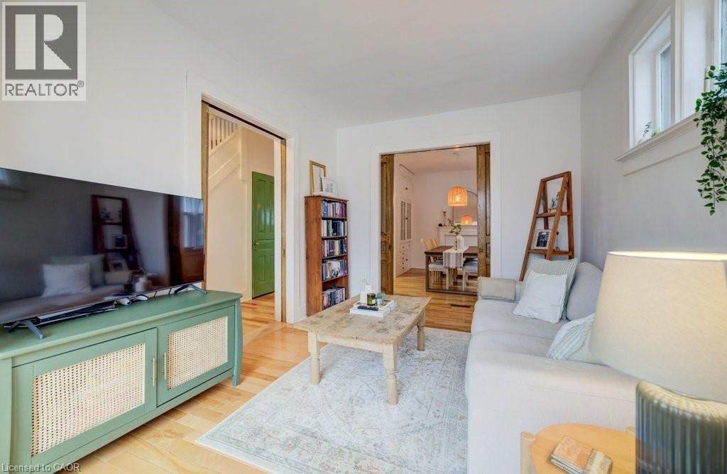 8 SPRING Street E, Waterloo, Ontario, N2J2L8 — Photo 11