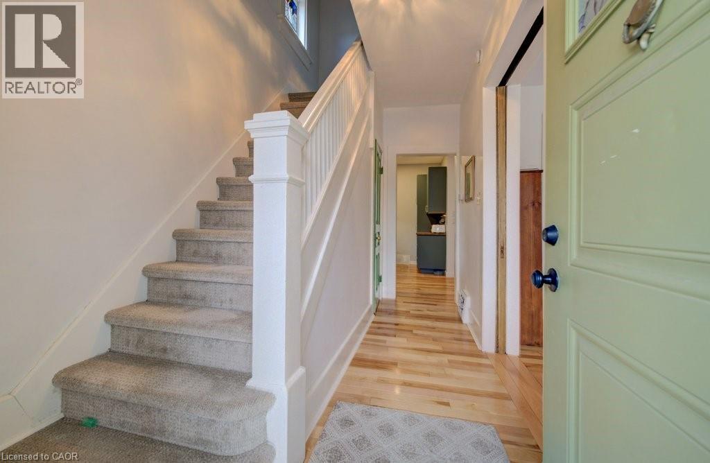 8 SPRING Street E, Waterloo, Ontario, N2J2L8 — Photo 5