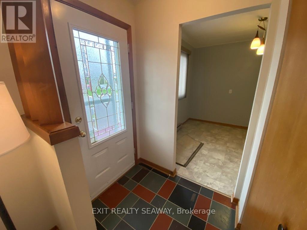 1311 WALTON STREET, Cornwall, Ontario, K6H1V5 — Photo 3