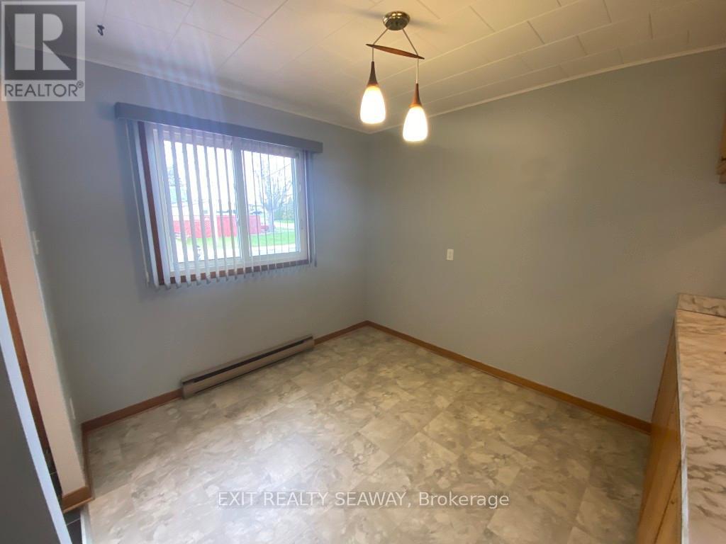 1311 WALTON STREET, Cornwall, Ontario, K6H1V5 — Photo 4