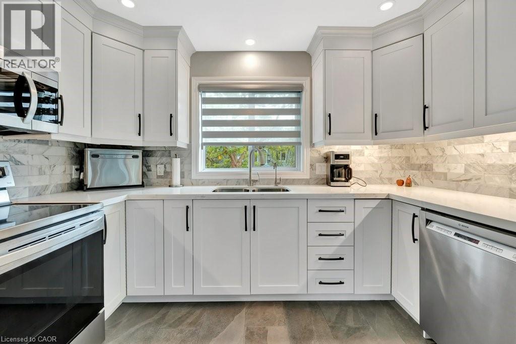 103 KELLS Lane, Freelton, Ontario, L8B1A5 — Photo 16