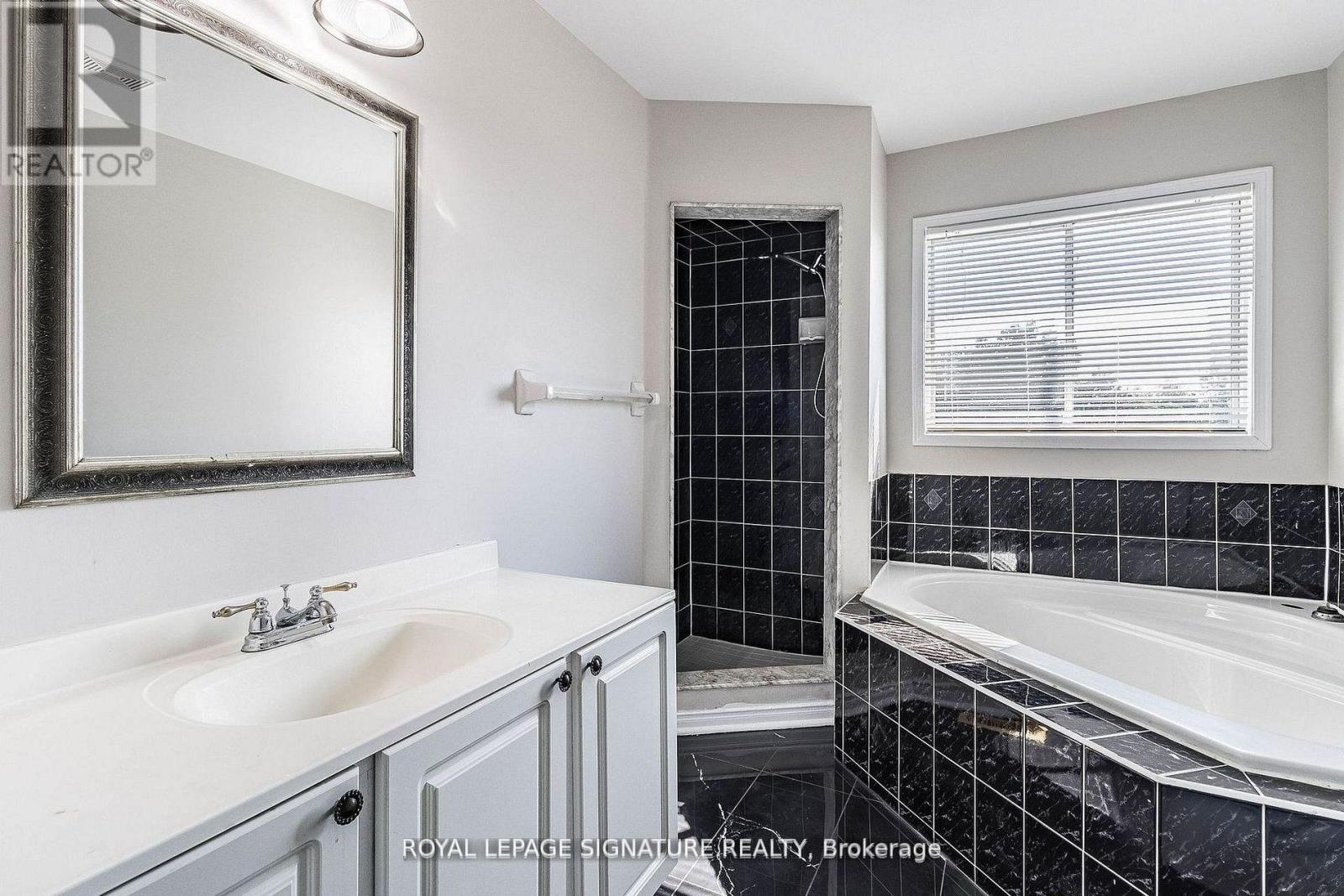 37 RICHWOOD CRESCENT, Brampton (Bram West), Ontario, L6X4K8 — Photo 21