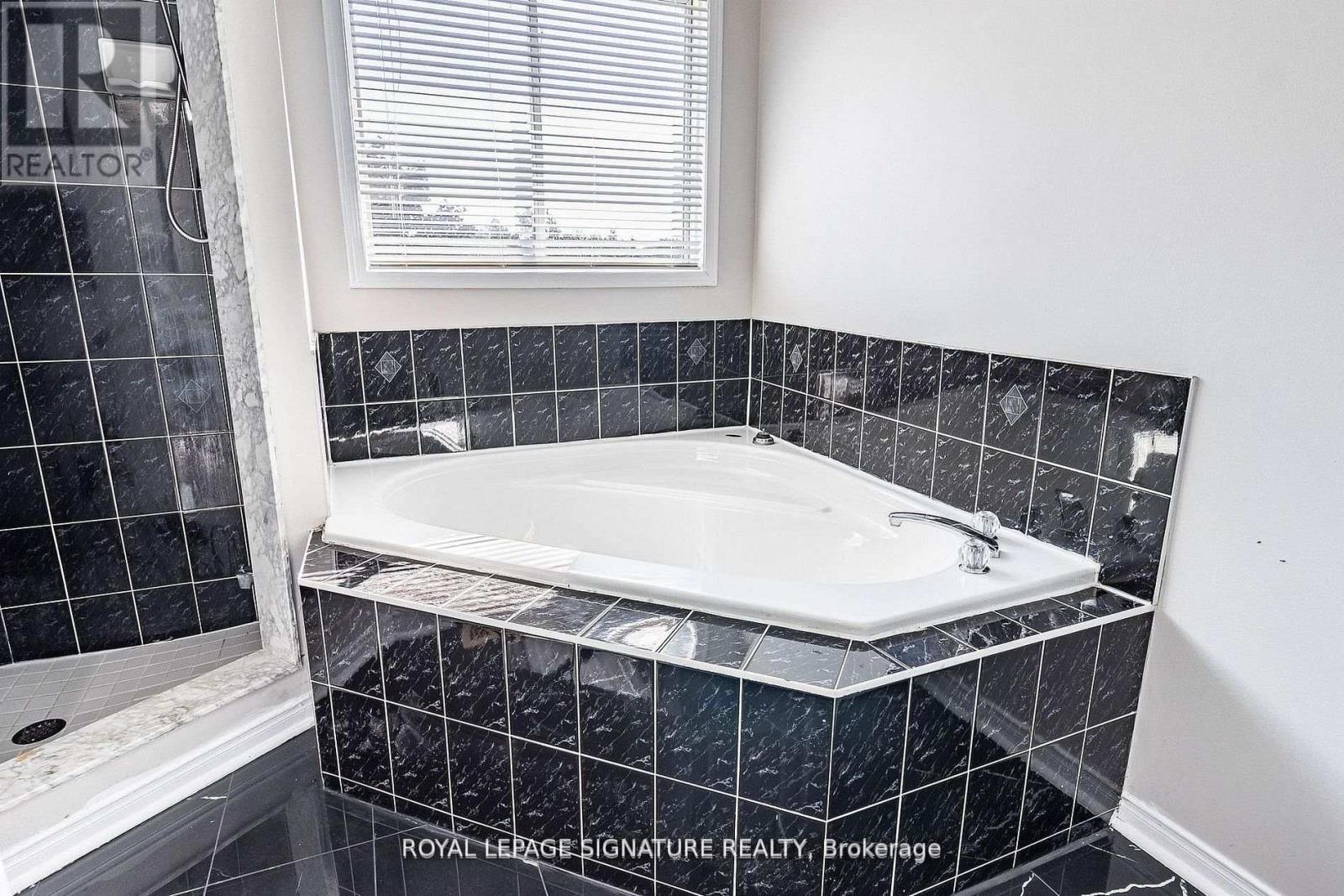 37 RICHWOOD CRESCENT, Brampton (Bram West), Ontario, L6X4K8 — Photo 22