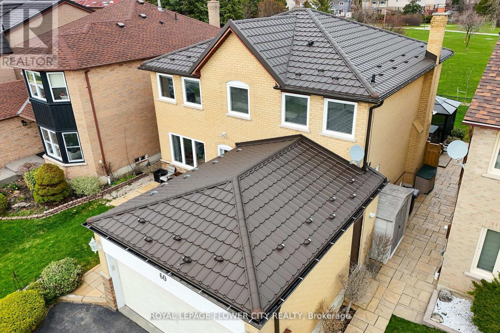 60 NEWGREEN CRESCENT, Brampton (Westgate), Ontario, L6S4Y5 — Photo 2