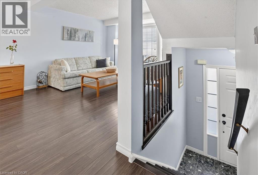 636 GRANGE Crescent, Waterloo, Ontario, N2T2L9 — Photo 7