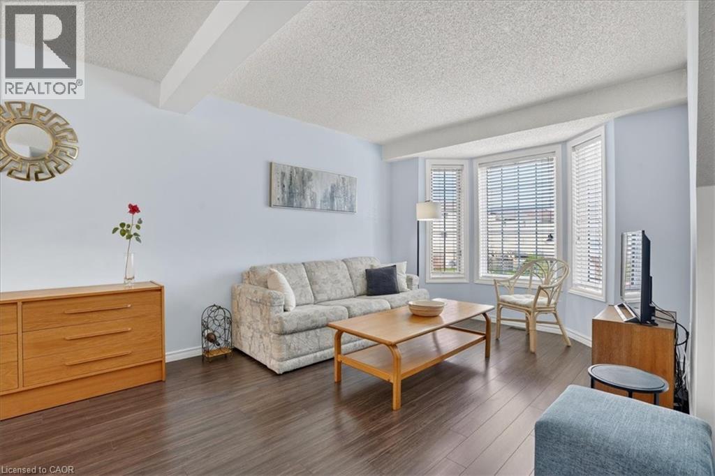 636 GRANGE Crescent, Waterloo, Ontario, N2T2L9 — Photo 8