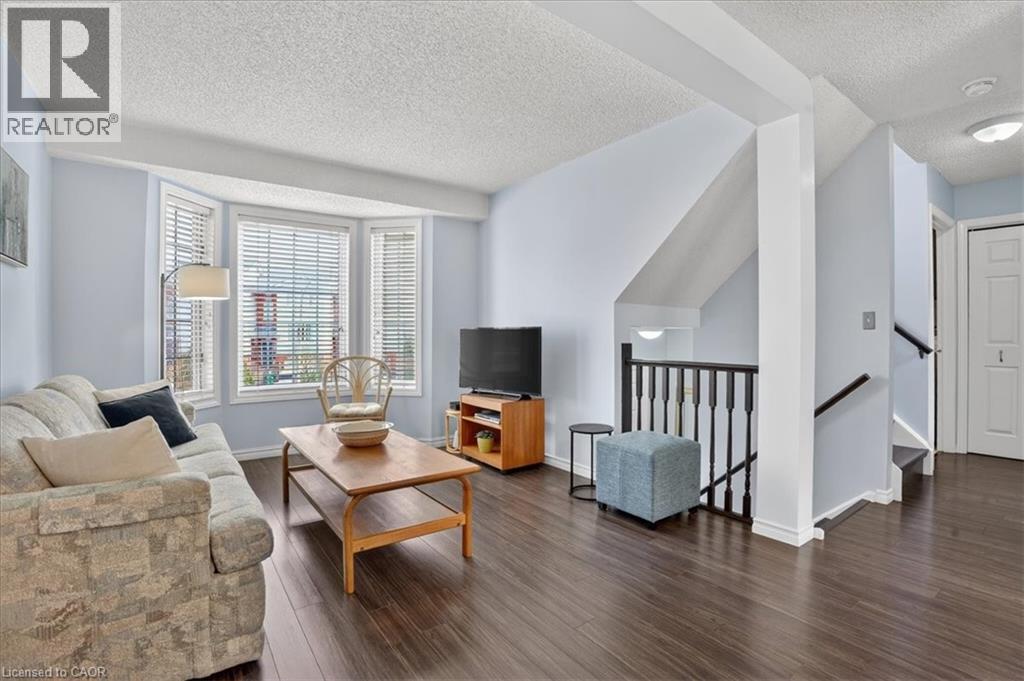 636 GRANGE Crescent, Waterloo, Ontario, N2T2L9 — Photo 9