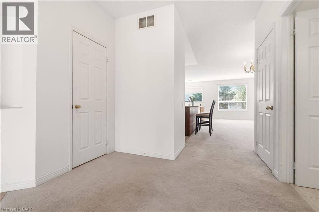 4400 MILLCROFT PARK Drive Unit# 40, Burlington, Ontario, L7M5B5 — Photo 6