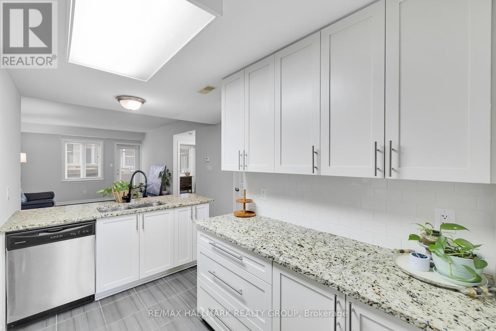 B - 1067 BERYL PRIVATE, Ottawa, Ontario, K1V2M4 — Photo 20