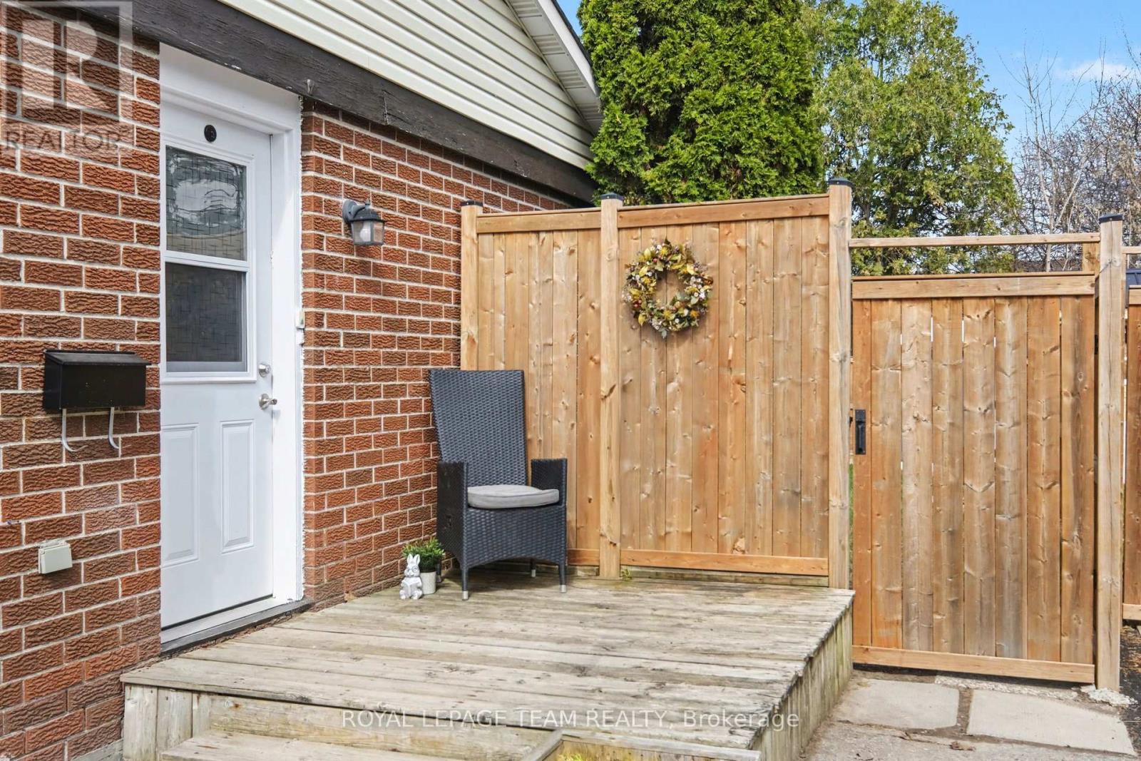 23 SPEARMAN LANE, Ottawa, Ontario, K2L1Y6 — Photo 3