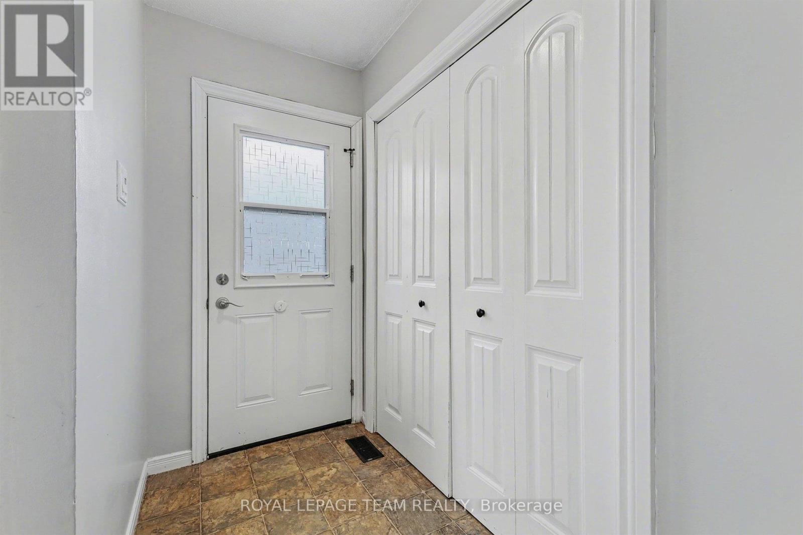 23 SPEARMAN LANE, Ottawa, Ontario, K2L1Y6 — Photo 4