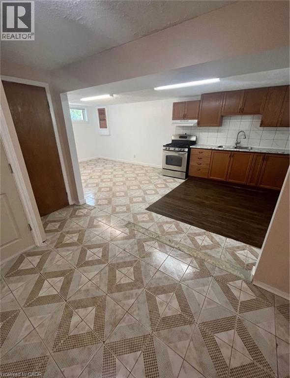 357 GAGE Court Unit# Lower, Burlington, Ontario, L7T4E1 — Photo 10