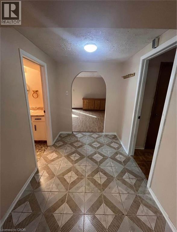 357 GAGE Court Unit# Lower, Burlington, Ontario, L7T4E1 — Photo 7