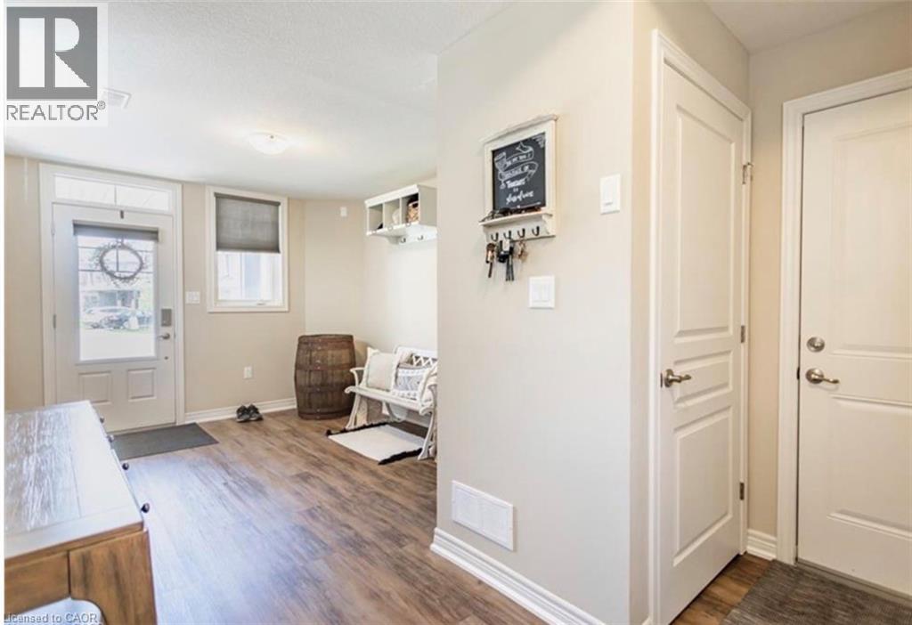 10 EGLESTON Lane, Ancaster, Ontario, L9G0G7 — Photo 2