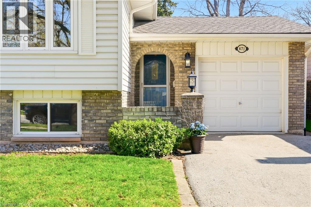 671 WOODVIEW Road, Burlington, Ontario, L7N3A4 — Photo 2