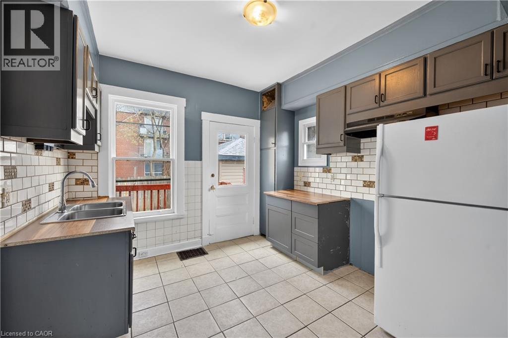 5 FLEET Street, Brantford, Ontario, N3T3S8 — Photo 10