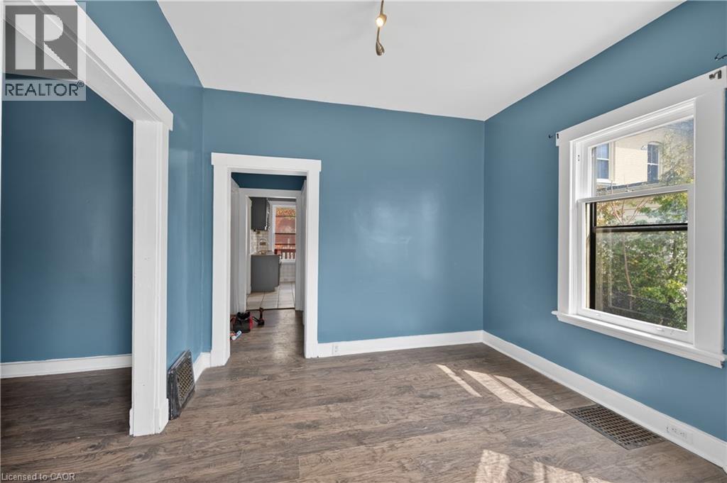 5 FLEET Street, Brantford, Ontario, N3T3S8 — Photo 5