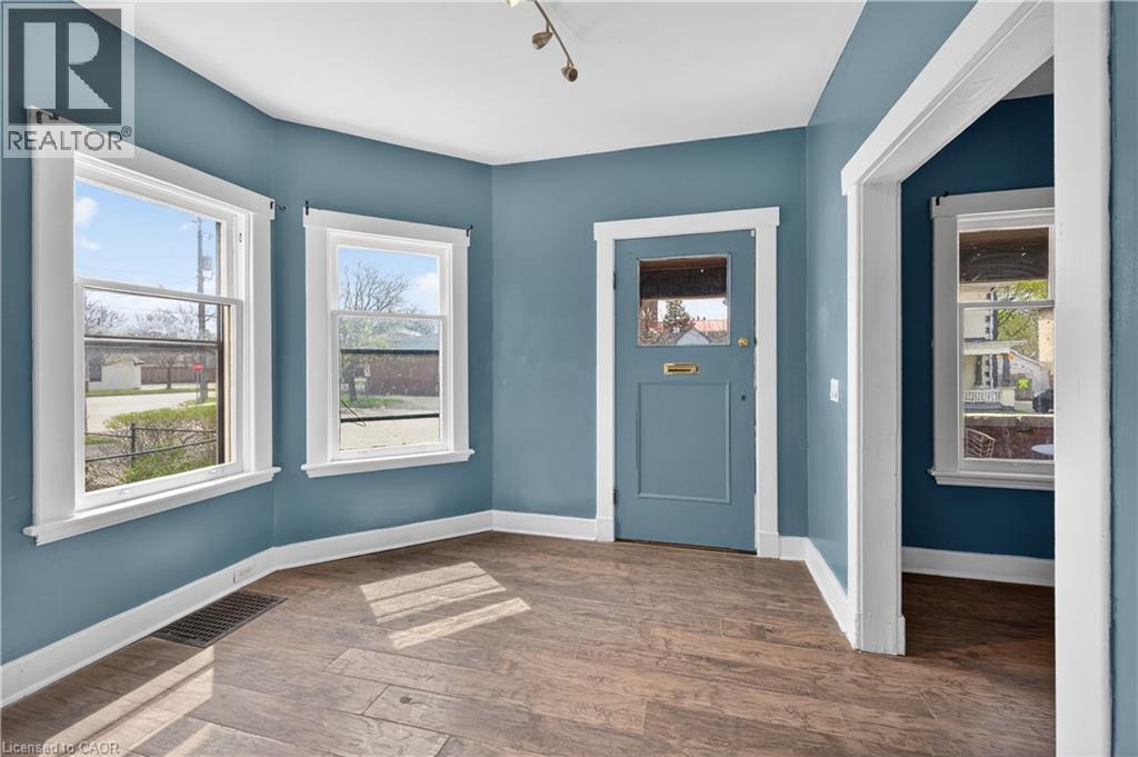 5 FLEET Street, Brantford, Ontario, N3T3S8 — Photo 7