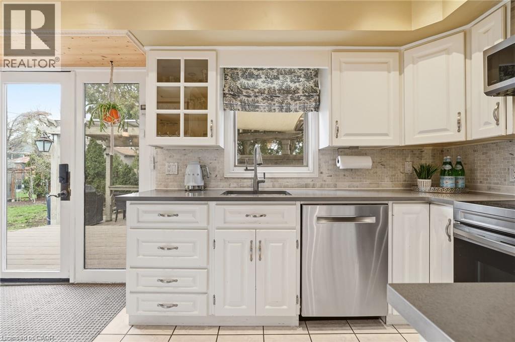 559 REXWAY Court, Burlington, Ontario, L7N3B6 — Photo 17