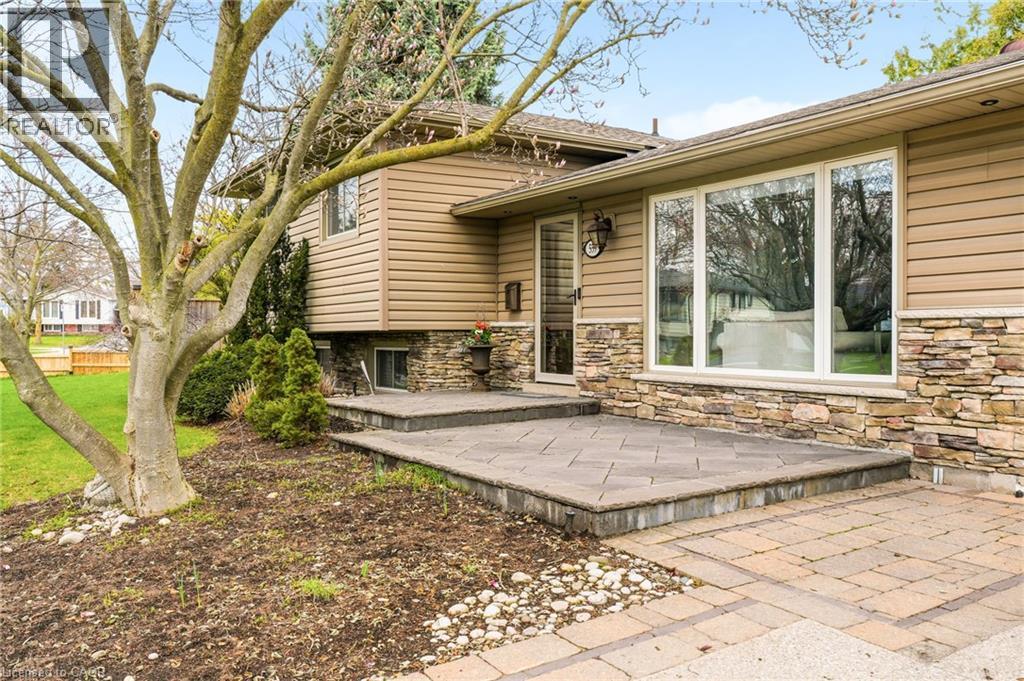 559 REXWAY Court, Burlington, Ontario, L7N3B6 — Photo 3