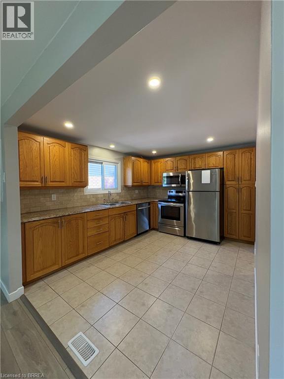 11 NASHUA Drive, Brantford, Ontario, N3P1L1 — Photo 15