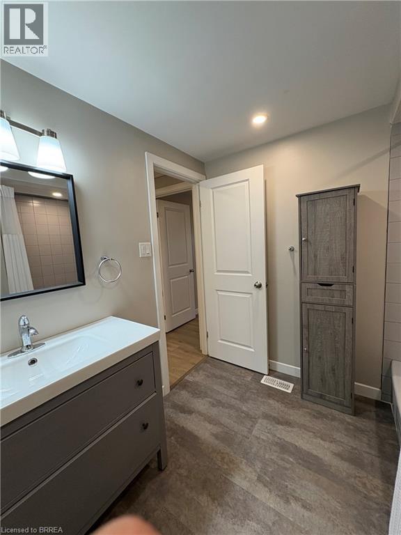 11 NASHUA Drive, Brantford, Ontario, N3P1L1 — Photo 4