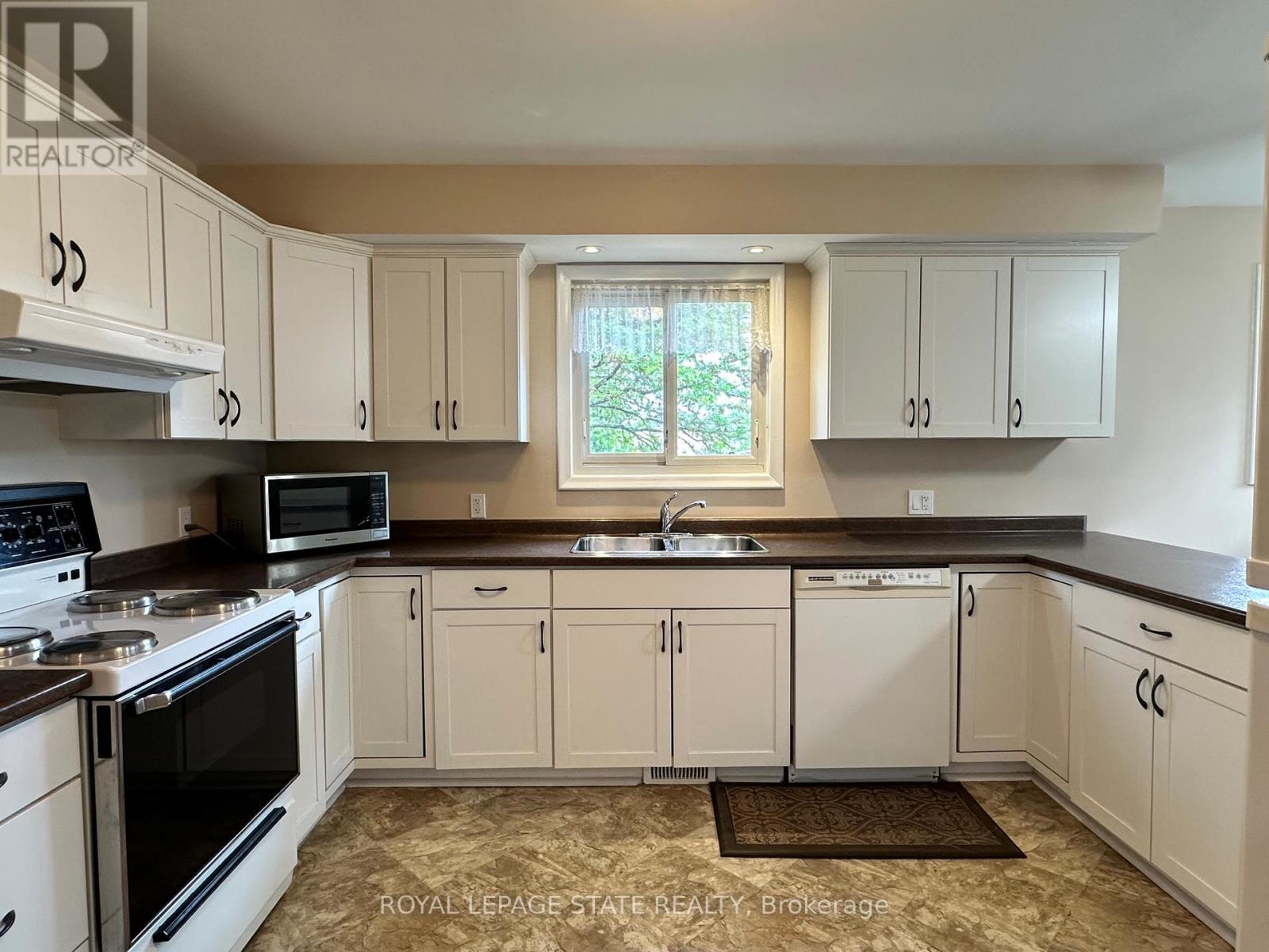 129 BROKER DRIVE, Hamilton (Huntington), Ontario, L8T2B9 — Photo 10