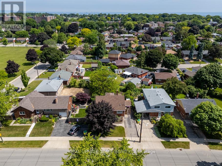 129 BROKER DRIVE, Hamilton (Huntington), Ontario, L8T2B9 — Photo 3