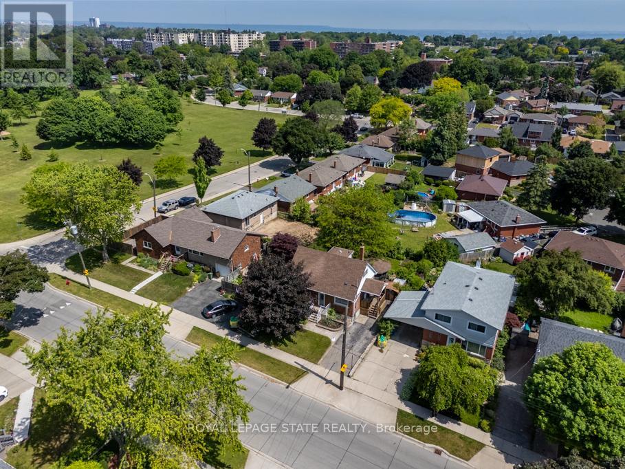 129 BROKER DRIVE, Hamilton (Huntington), Ontario, L8T2B9 — Photo 4