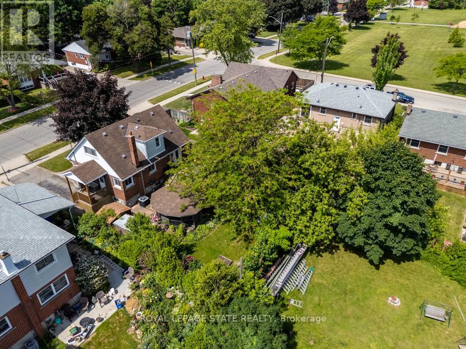129 BROKER DRIVE, Hamilton (Huntington), Ontario, L8T2B9 — Photo 5