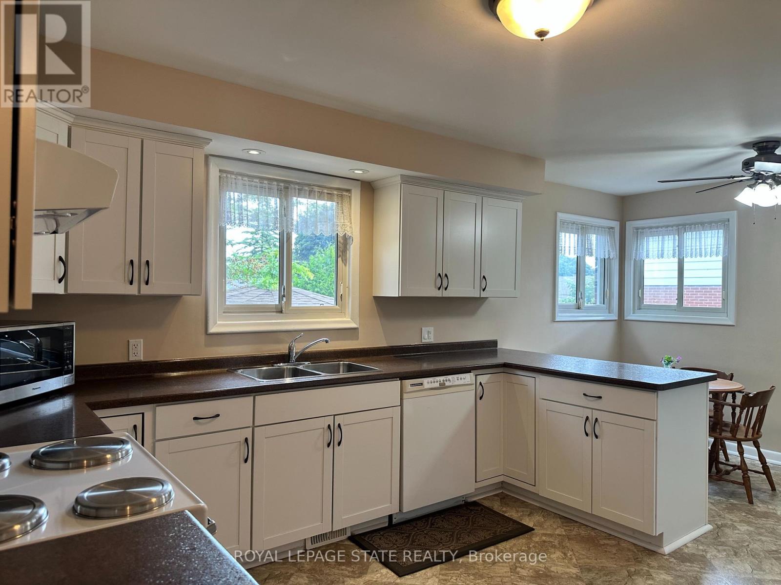 129 BROKER DRIVE, Hamilton (Huntington), Ontario, L8T2B9 — Photo 8